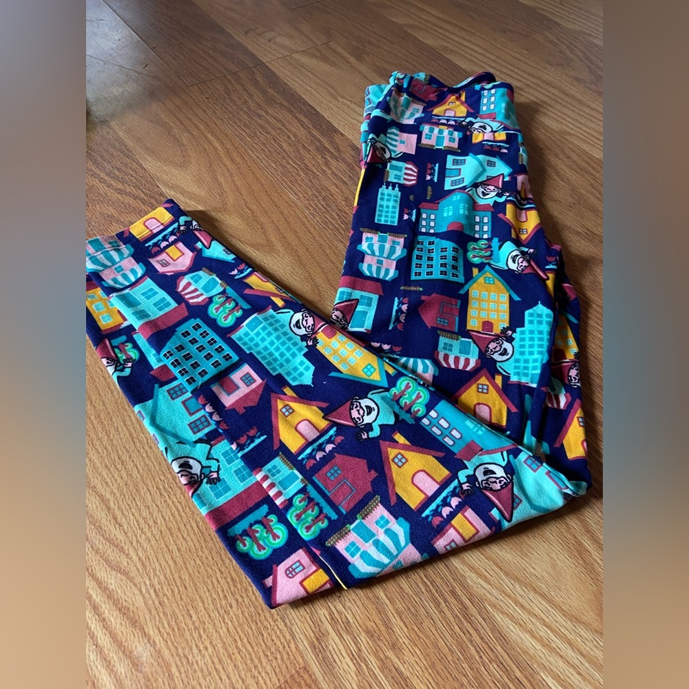 LulaRoe OS Gnome Leggings
